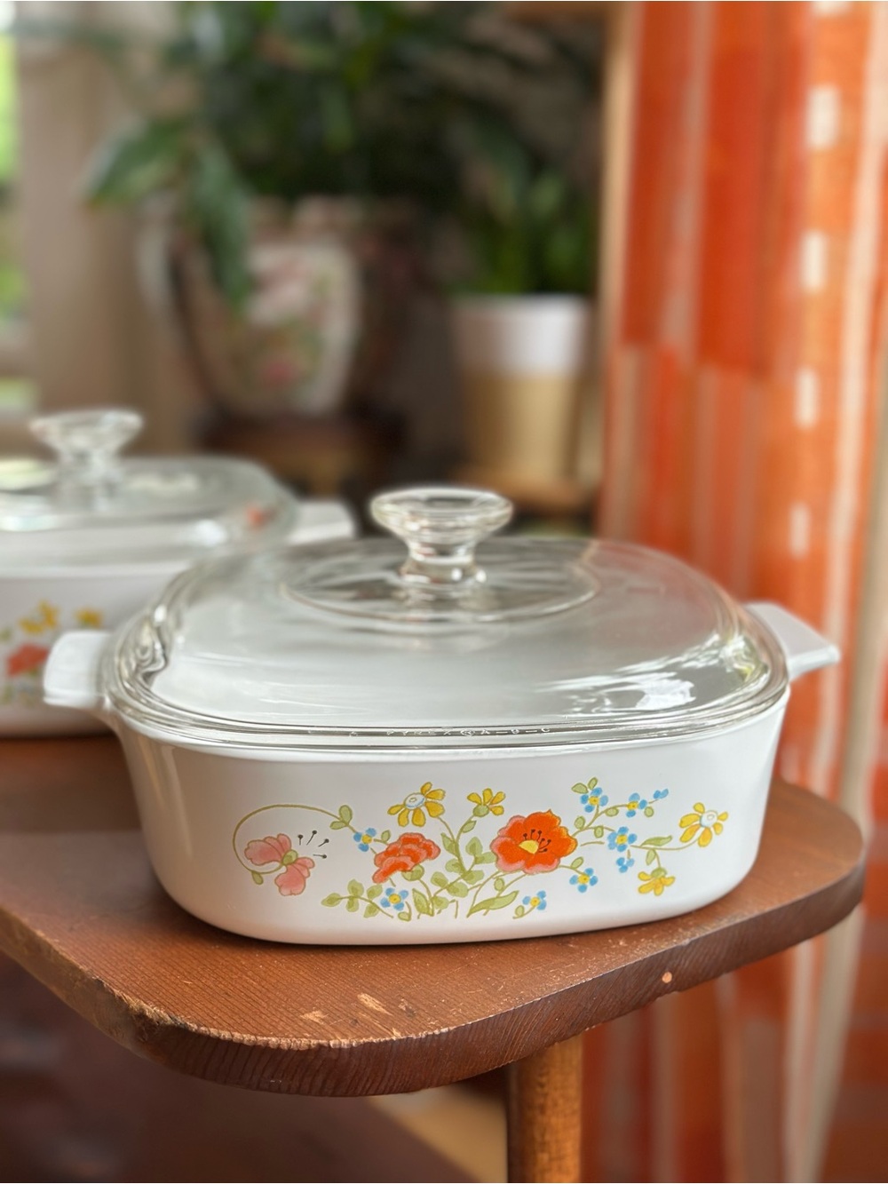 Set of 2 vintage CorningWare wildflower lided casserole dishes